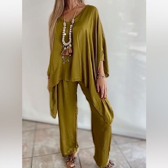 Made in Italy Satin Set - Picture 7 of 10